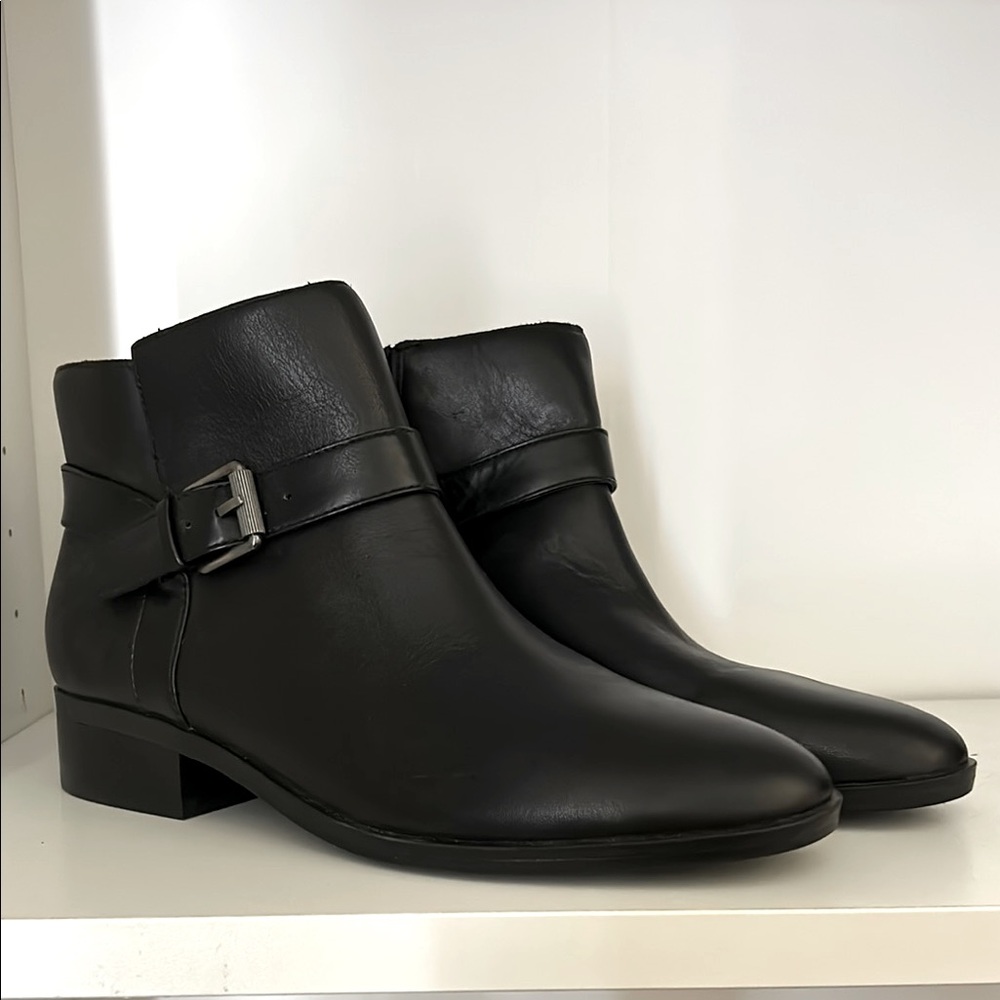 Women’s Naturalizer Brand Black Leather Ankle Boots - Size 7.5